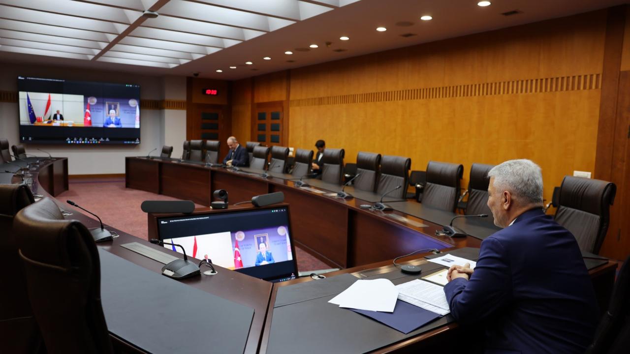 Bakan Bolat, Macaristan Ekonomi ve Enerji Bakanı Kapitany ile çevrim içi görüştü
