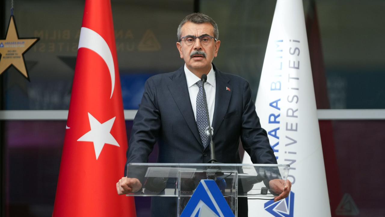 Bakan Tekin: Daha çok okuyan, düşünen bir nesil yetiştirmeyi okullarımızın önemli vazifesi olarak görüyoruz