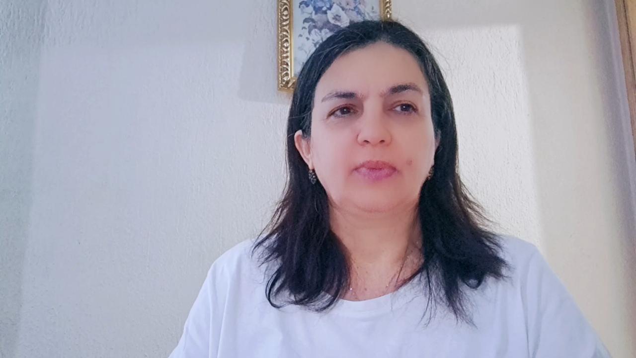 Azerbaycanlı gazeteci Ögeday'dan eğitim politikalarına ve başörtüsü uygulamalarına eleştiri