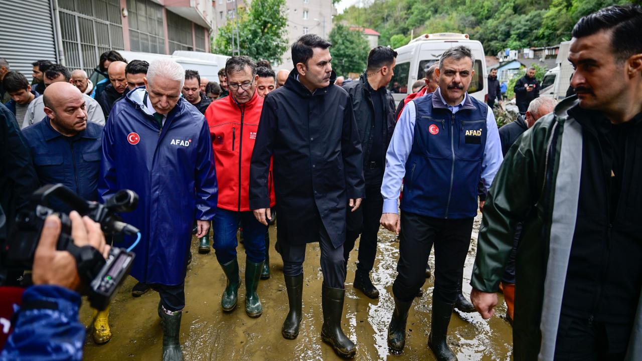 Bakan Kurum ve Bakan Çiftçi, Sarıyer'de incelemelerde bulundu