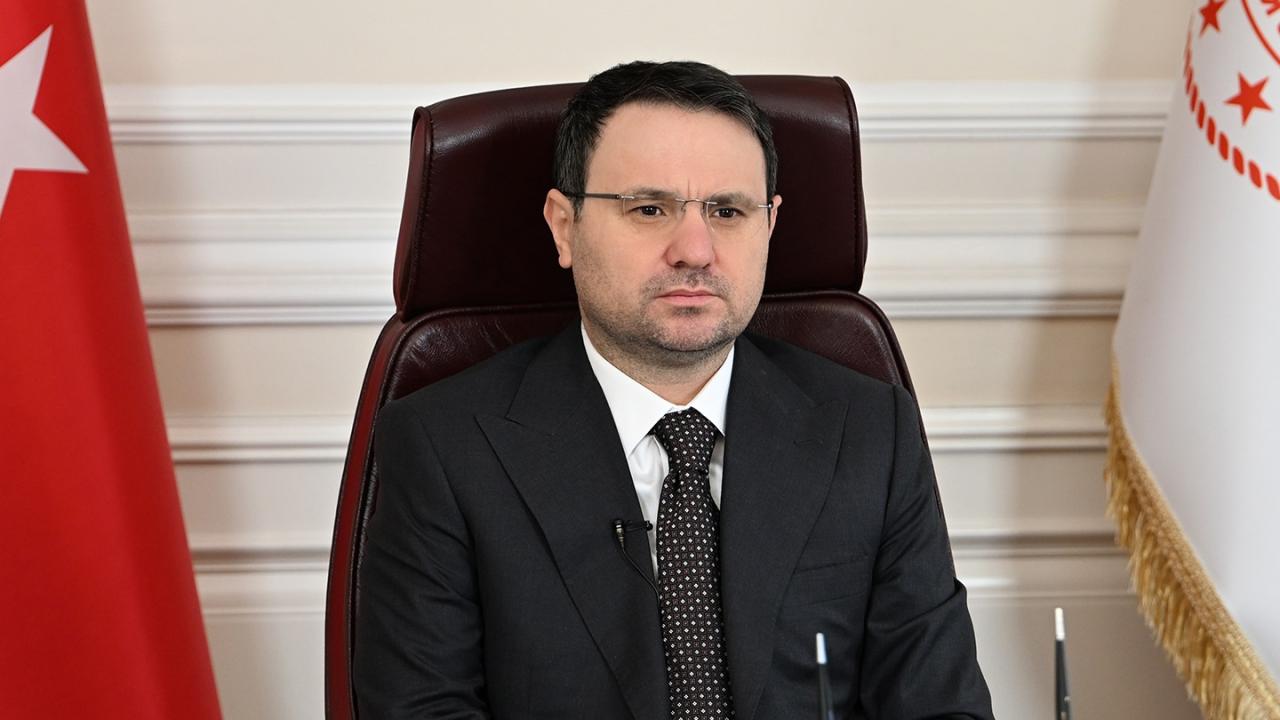 Bakan Gürlek, Interpol'ün kırmızı bültenle aradığı ABD'li Schueler'in yakalandığını bildirdi