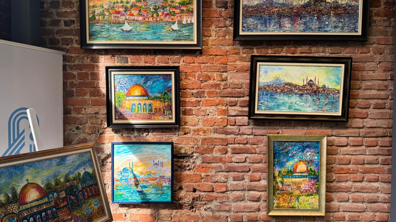 Ressam ve yazar Selvigül Kandoğmuş Şahin'in "İstanbul'dan Kudüs'e" sergisi sanatseverlerle buluştu
