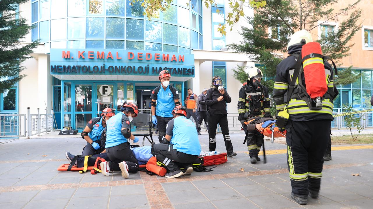 Kayseri'de üniversitede deprem ve yangın tatbikatı yapıldı