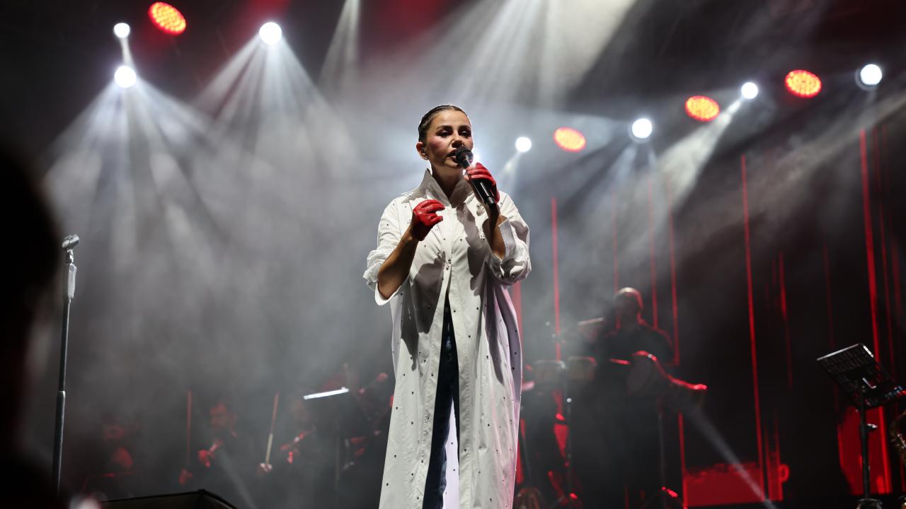 Şarkıcı Merve Özbey Osmancık'ta konser verdi